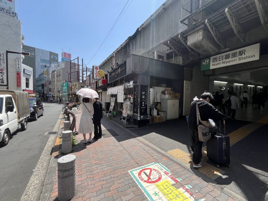 西日暮里駅前
