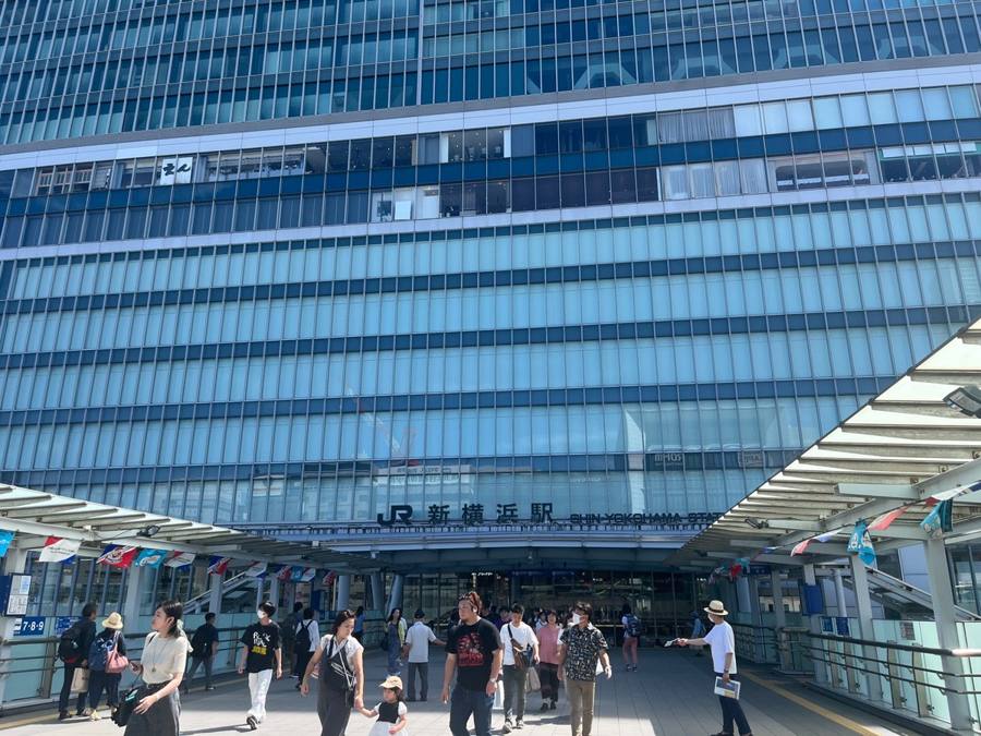 新横浜駅前