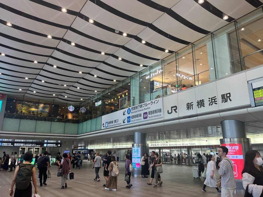 新横浜駅前